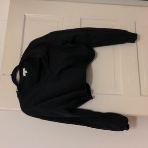 Cropped black sweatshirt